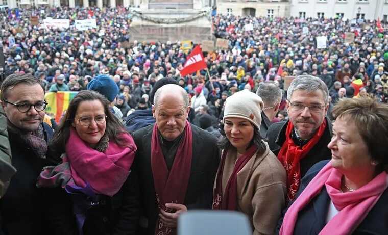 Шольц и Бербок присоединились к митингу в Потсдаме, выражая протест против экстремистов справа