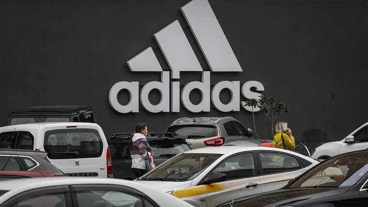 В Германии прошли обыски в офисах Adidas по делу о налогах