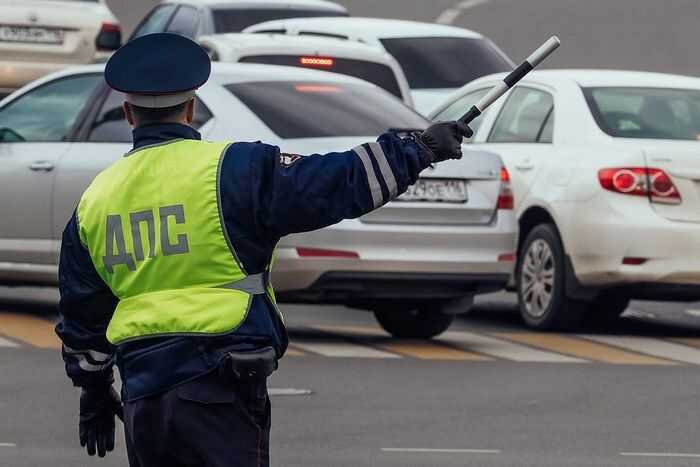 В Москве задержали четверых ДПСников, подозреваемых в получении двух крупных взяток за несколько минут