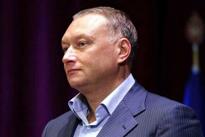 Обвиняемый в заказном убийстве экс-сенатор Дмитрий Савельев пытается уйти на фронт по контракту