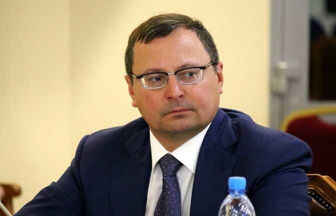 Как первый замминистра Андрей Костюк потерял власть, а его подрядчики продолжают получать миллиарды