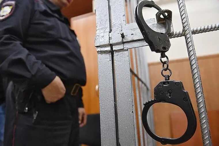 Африканский мошенник обманул двух немецких пенсионеров и заставил перевезти метамфетамин