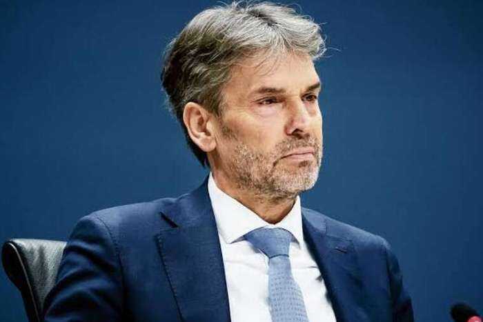 Премьер-министр Нидерландов Дик Схоф подал в отставку на фоне кризиса в коалиции