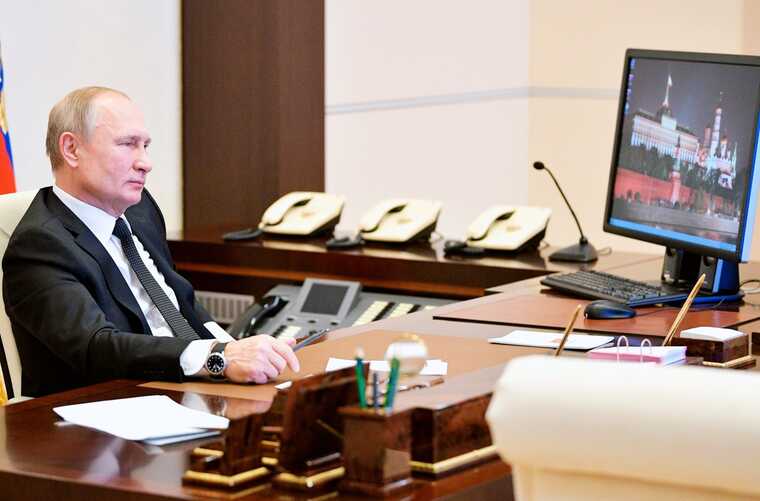 Путин до сих пор работает за компьютером с Windows XP
