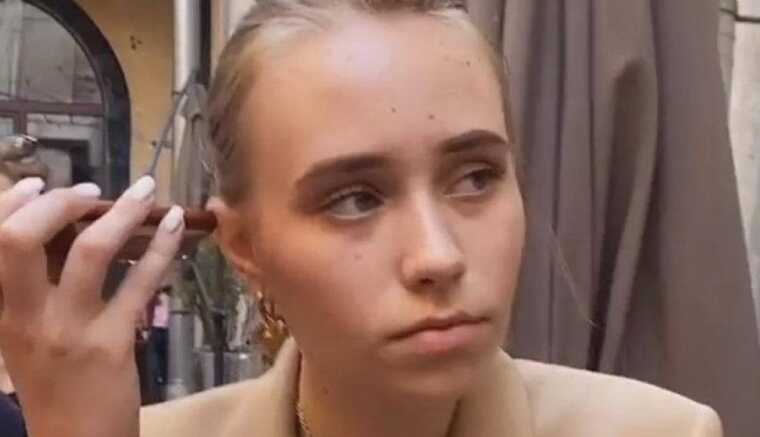 Дочь Путина Елизавета Кривоногих замечена в антивоенном проекте во Франции