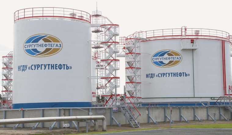 "Сургутнефтегаз" массово сокращает сотрудников, несмотря на миллиардные накопления Путина