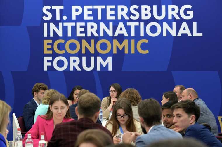 Участие в ПМЭФ превращается в доступ к теневому рынку эскорт-услуг
