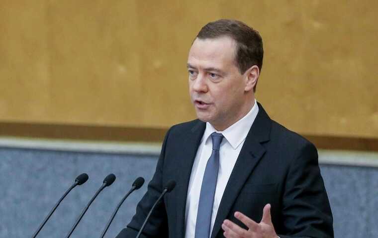 Медведев опроверг намерение России передавать ядерное оружие Ирану