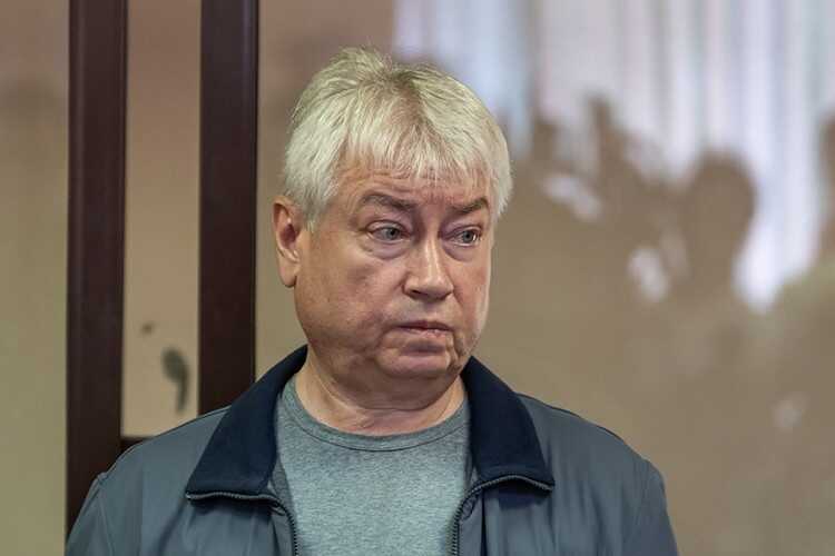 Главный виновник краха Татфондбанка, Роберт Мусин, избегает срока, оставаясь партнёром семьи президента Татарстана