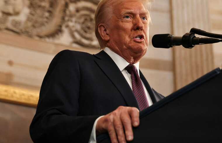 Трамп стал первым президентом США сознательно выругавшимся в эфире
