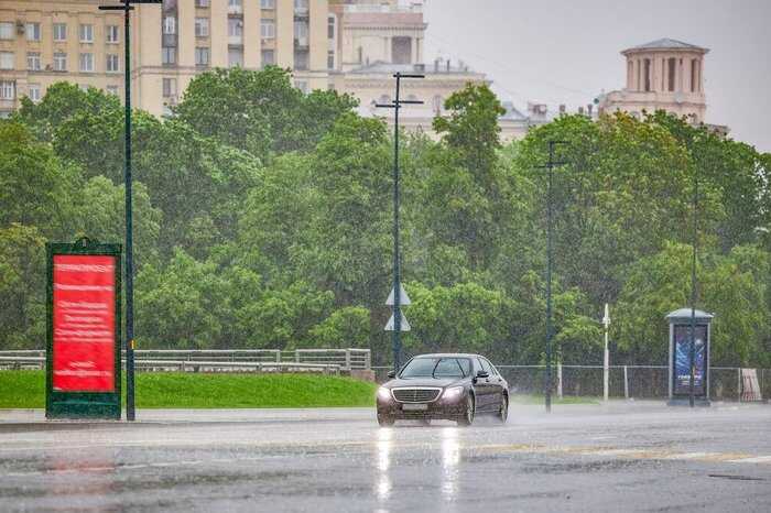 Потоп в столице: улицы затоплены, метро и транспорт работают с перебоями после сильного дождя