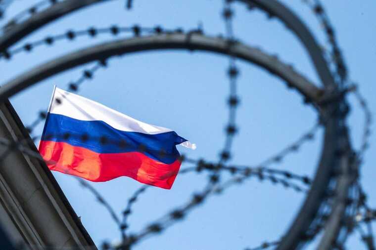 Вступил в силу 18-й пакет санкций ЕС против России с ограничениями на банки, нефть и флот
