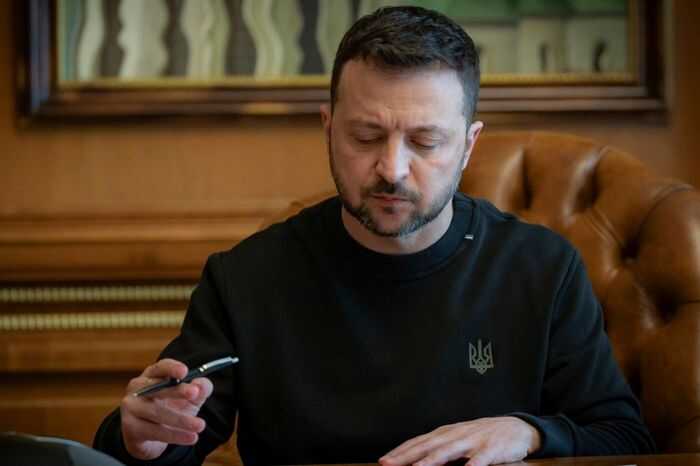 Президент Украины Владимир Зеленский утвердил 16 новых послов