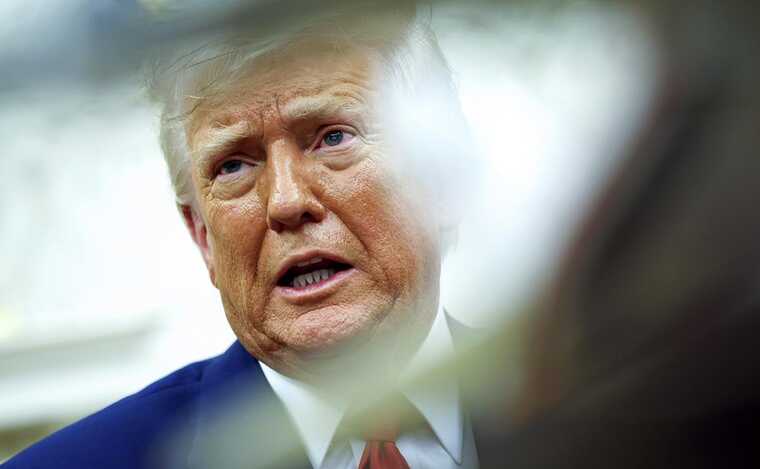 Трамп заявил о рассмотрении вторичных санкций в отношении России