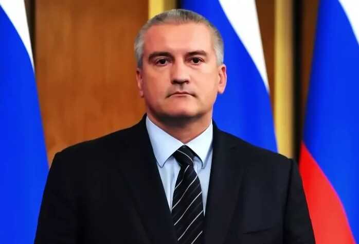 Глава Республики Крым Сергей Аксенов обещал суды и штрафы подрядчикам, но контракты получают «карманные» фирмы без конкурсов