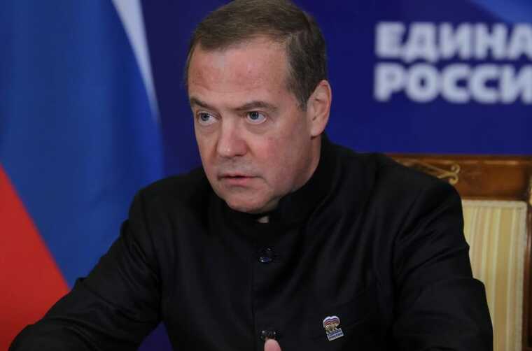 Медведев инвестирует в премиальный ресторан на Пятницкой и греческую таверну в Петербурге