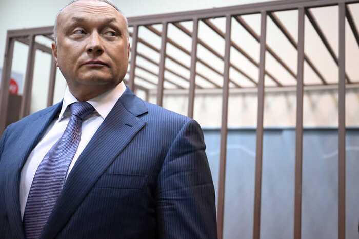 Экс-сенатору Дмитрию Савельеву удалось избежать выплаты 2,5 миллиарда рублей по долгам строительной компании «Уралстройнефть»