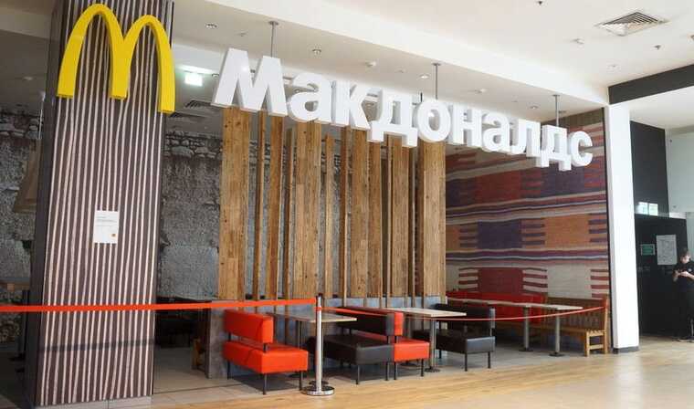 Россия не станет упрощать возвращение McDonald’s, заявил Путин