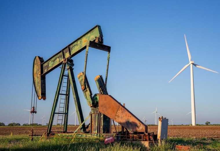 После объявления перемирия между Израилем и Ираном цены на нефть упали почти на 5 процентов