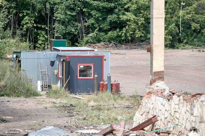 Жители Уфы выявили незаконную вырубку деревьев и строительные работы возле стадиона им. Салавата Юлаева