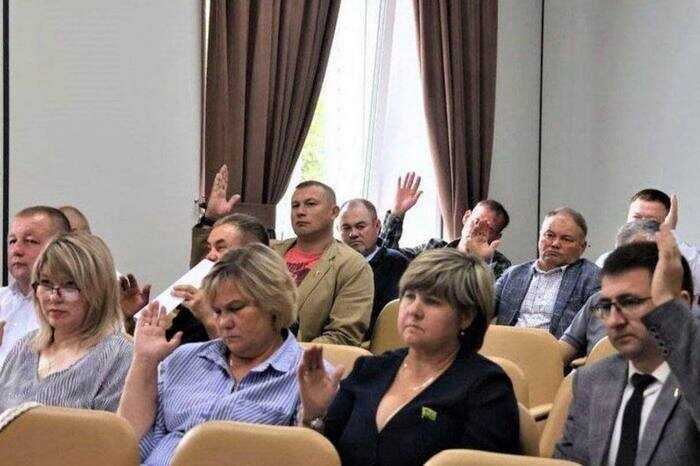 Аварийный дом стоит, а бюджет ушёл: в Чувашии допросили весь состав районного совета