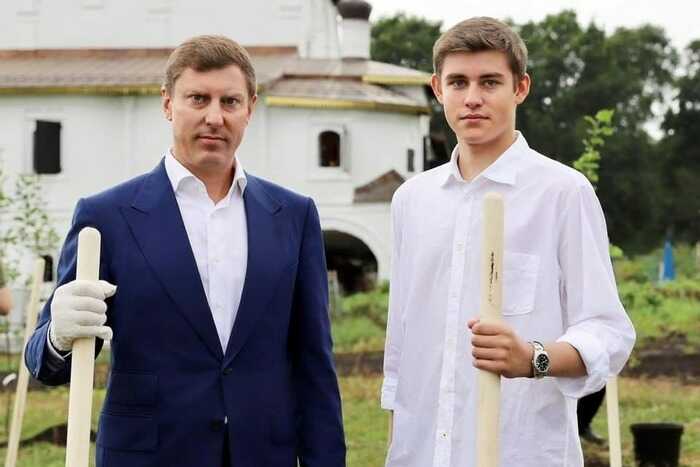 Задержка зарплаты и увольнения под угрозами: как сын замглавы Росимущества Артем Степаненко довел сотрудников «Гардарики» до крайностей